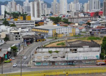 Demolição de imóvel dá mais um passo para implantação da Rua do Porto