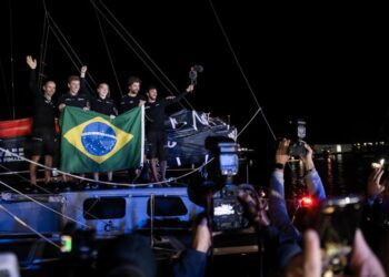 Equipe Malizia vence a maior etapa da história da The Ocean Race e chega em Itajaí