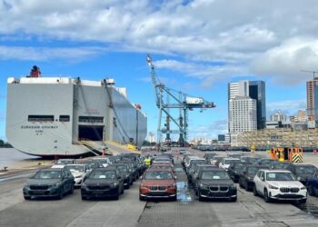 Porto de Itajaí recebe nova atracação de navio com veículos importados