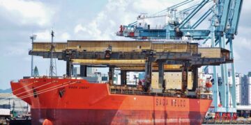 Porto de Itajaí recebe navio com mais de 22 mil toneladas de celulose