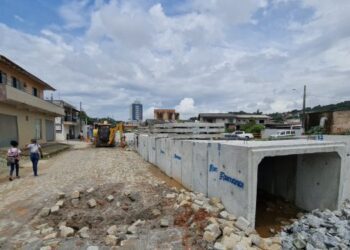 Prefeitura notifica empresas com obras paralisadas no município