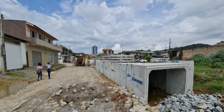Prefeitura notifica empresas com obras paralisadas no município