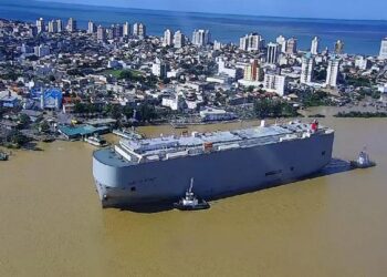 Porto de Itajaí recebe dupla atracação de navios nesta quarta-feira