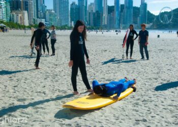 Famílias do Surf do Projetos Oficinas confraternizam na Praia Central