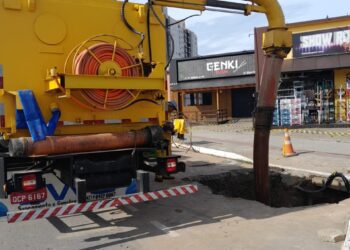 Secretaria de Obras continua limpeza das galerias das Avenidas do Estado e das Flores