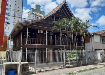 Café com História desta quarta-feira visa reunir informações sobre casas de madeira