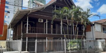 Café com História desta quarta-feira visa reunir informações sobre casas de madeira