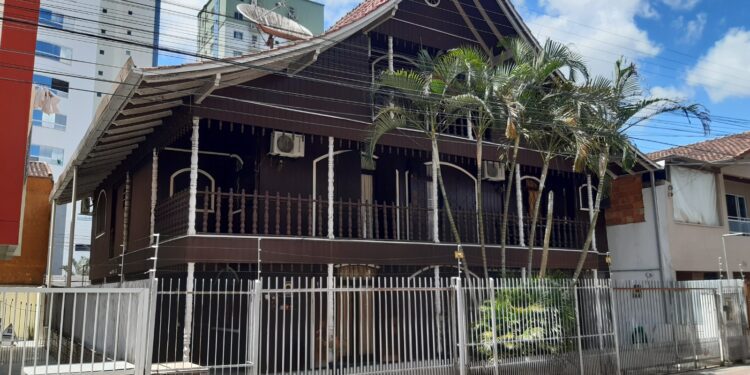Café com História desta quarta-feira visa reunir informações sobre casas de madeira