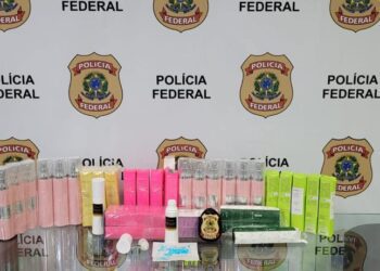 PF prende brasileiro com cocaína em embalagens de cosméticos, no Aeroporto do Galeão