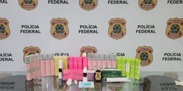 PF prende brasileiro com cocaína em embalagens de cosméticos, no Aeroporto do Galeão