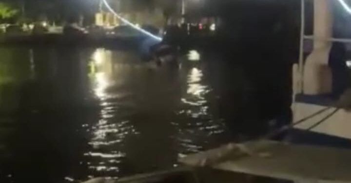 Ponte despenca e quase 100 pessoas caem na água