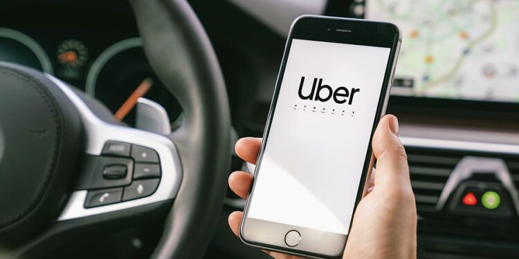 Uber vai sair do Brasil? Empresa esclarece fala do ministro do Trabalho