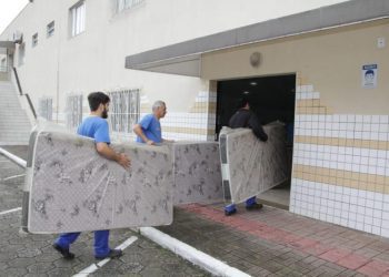 Itajaí ativa primeiro abrigo para atender pessoas atingidas pelas inundações
