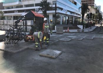 Reurbanização da avenida Carlos Drummond de Andrade em Itajaí chega na fase final