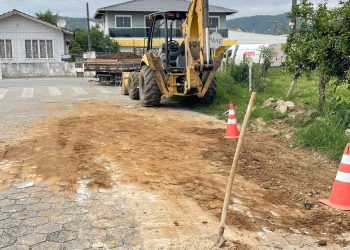 Trabalho de limpeza urbana e nas praias de Penha continua nesta terça-feira (24)