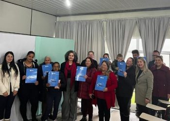 Programa Lar Legal entrega títulos de propriedades e faz sorrir mais 230 famílias catarinenses