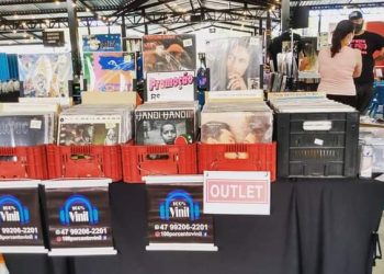 Final de semana tem feira de vinil na Praia BravaMais de 3 mil discos, com preços a partir de R$ 10., dos mais variados estilos musicais estarão à venda no BravaMall.