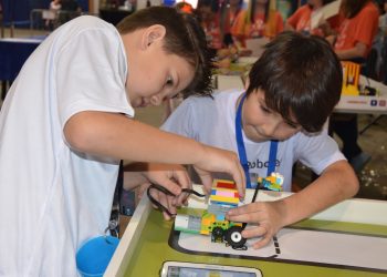 Robotics Experience 2023: Um encontro de mentes brilhantes em Camboriú