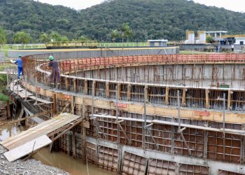 Concretagem das paredes do novo decantador foi feita nesta quinta