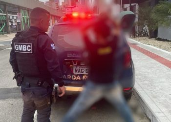 Guarda Municipal de Balneário Camboriú conduz morador de rua por furto de bicicleta