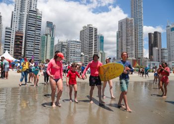 Festival Anasol de Surf para Autistas irá reunir 150 atletas na Praia Central em Balneário Camboriú