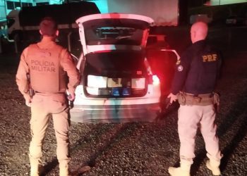 247 garrafas de vinhos importadas irregularmente são localizadas em automóvel na BR-101, em Joinville