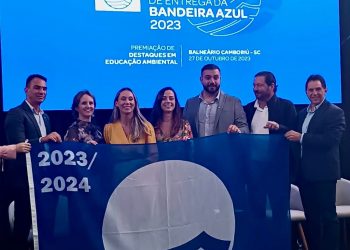 Balneário Piçarras recebe Bandeira Azul em cerimônia oficial