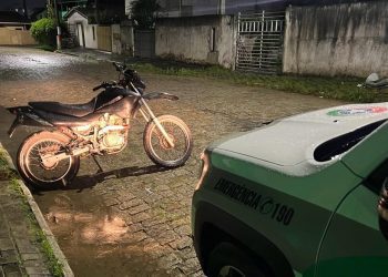 Polícia Militar recupera moto com registro de furto/roubo, no Bairro Monte Alegre