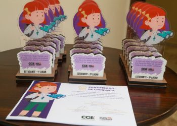 Governador entrega 5º Prêmio Honestidade nas Escolas aos alunos vencedores