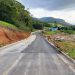Segundo trecho da Estrada Geral da Toca, em Camboriú, recebe pavimentação asfáltica
