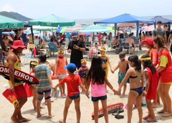 Praia Limpa completa 20 anos de atividades de educação ambiental na Praia Central