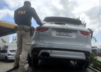 Carro de luxo clonado, roubado em Brusque, é recuperado na BR-101, em Itajaí