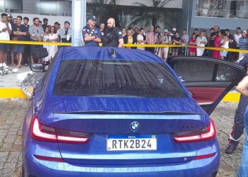 Quatro jovens são encontrados mortos dentro de carro na rodoviária de Balneário Camboriú