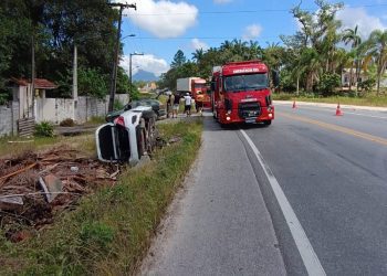 Acidente de trânsito deixa feridos em Guaruva