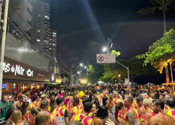 Segunda noite do carnaval registra novamente público de 25 mil pessoas em Balneário Camboriú
