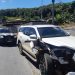 Procurado pela Justiça foge de abordagem, provoca acidentes e é preso com carro roubado, arma e celulares na BR-470 em Blumenau
