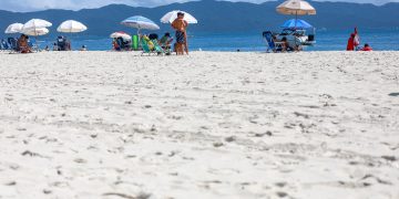 Governo do Estado e prefeitura de Florianópolis inauguram alargamento da faixa de areia da praia de Jurerê