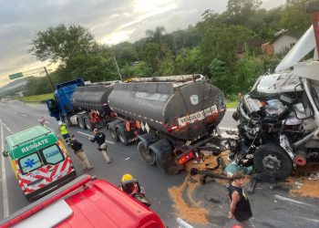 Acidente de trânsito na BR 101 mobiliza equipes de resgate