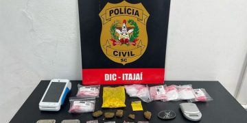 DIC de Itajaí prende casal de irmãos por tráfico