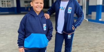 Secretaria de educação inicia entenga de uniforme de inverno