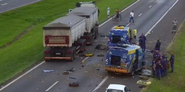 Dois carros-fortes sofrem atentado em São Paulo