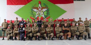 Formatura marca conclusão do 3º Curso de Radiopatrulhamento Rodoviário em Florianópolis