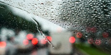 Formação de ciclone extratropical provoca chuva volumosa e temporais nesta segunda-feira