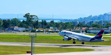 Empresas anunciam voos extras para aeroportos catarinenses para suprir demanda do Rio Grande do Sul