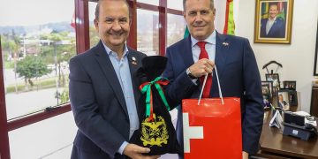Governador de Santa Catarina e Embaixador Suíço Discutem Ampliação de Parcerias
