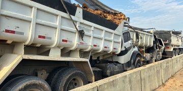 Três Caminhões Se Envolveram em Grave Acidente na Rodovia, mas Sem Fatalidades