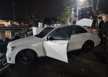 Bombeiros resgatam corpo de veículo submerso na Barra Sul após operação complexa