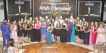 Secretaria de educação entrega Prêmio Mérito Educacional