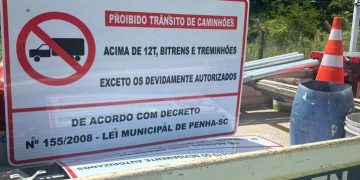 Secretaria de Trânsito Inicia Instalação de Placas Regulamentando Trânsito de Caminhões