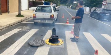 Emasa realiza testes de fumaça em ruas dos bairros Pioneiros e Barra para identificar vazamentos